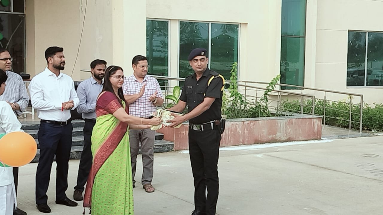 Principal Madam